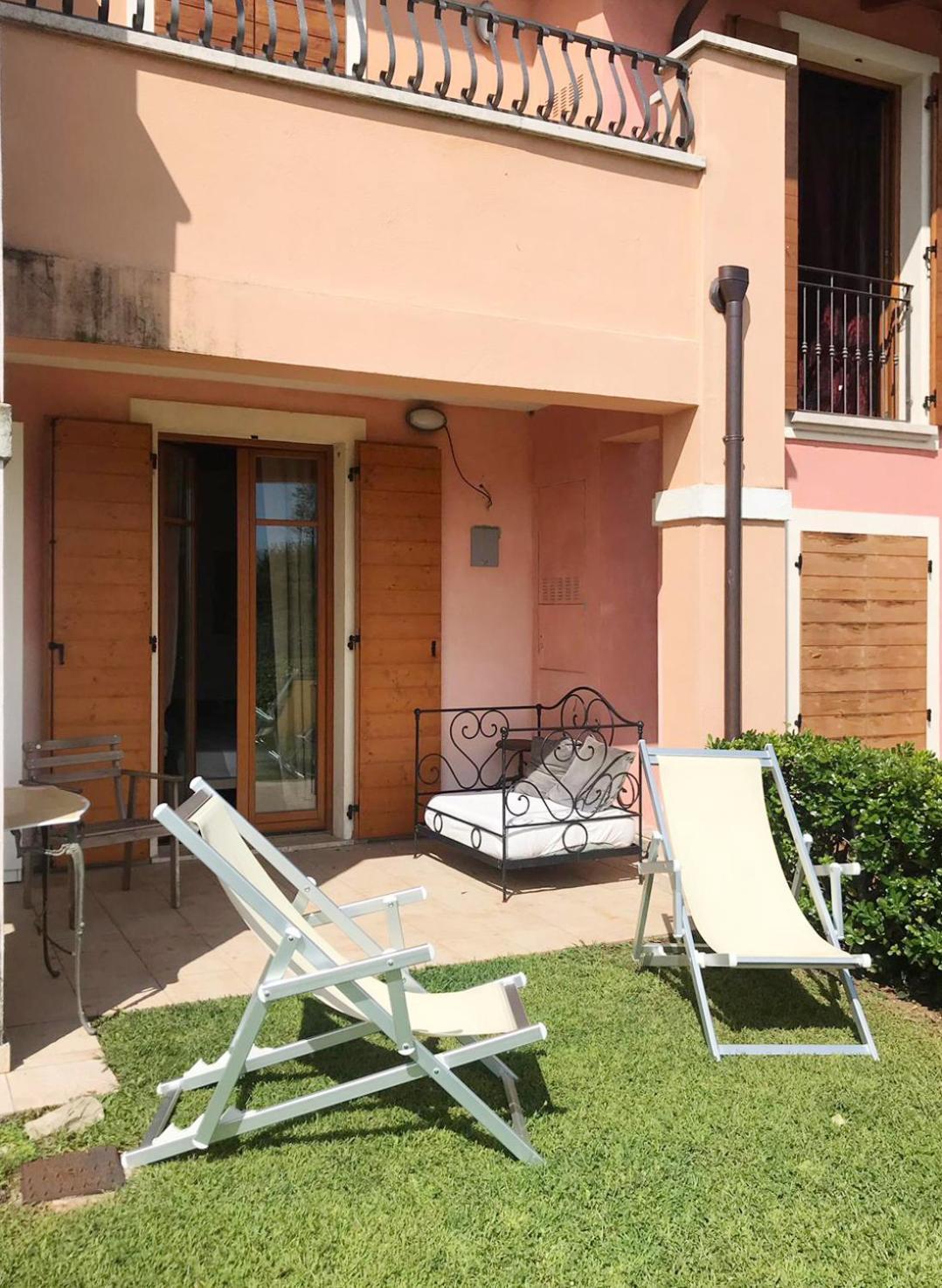 The Flowers - Apartments With Private Garden In Residence With Pool Manerba del Garda Exterior foto