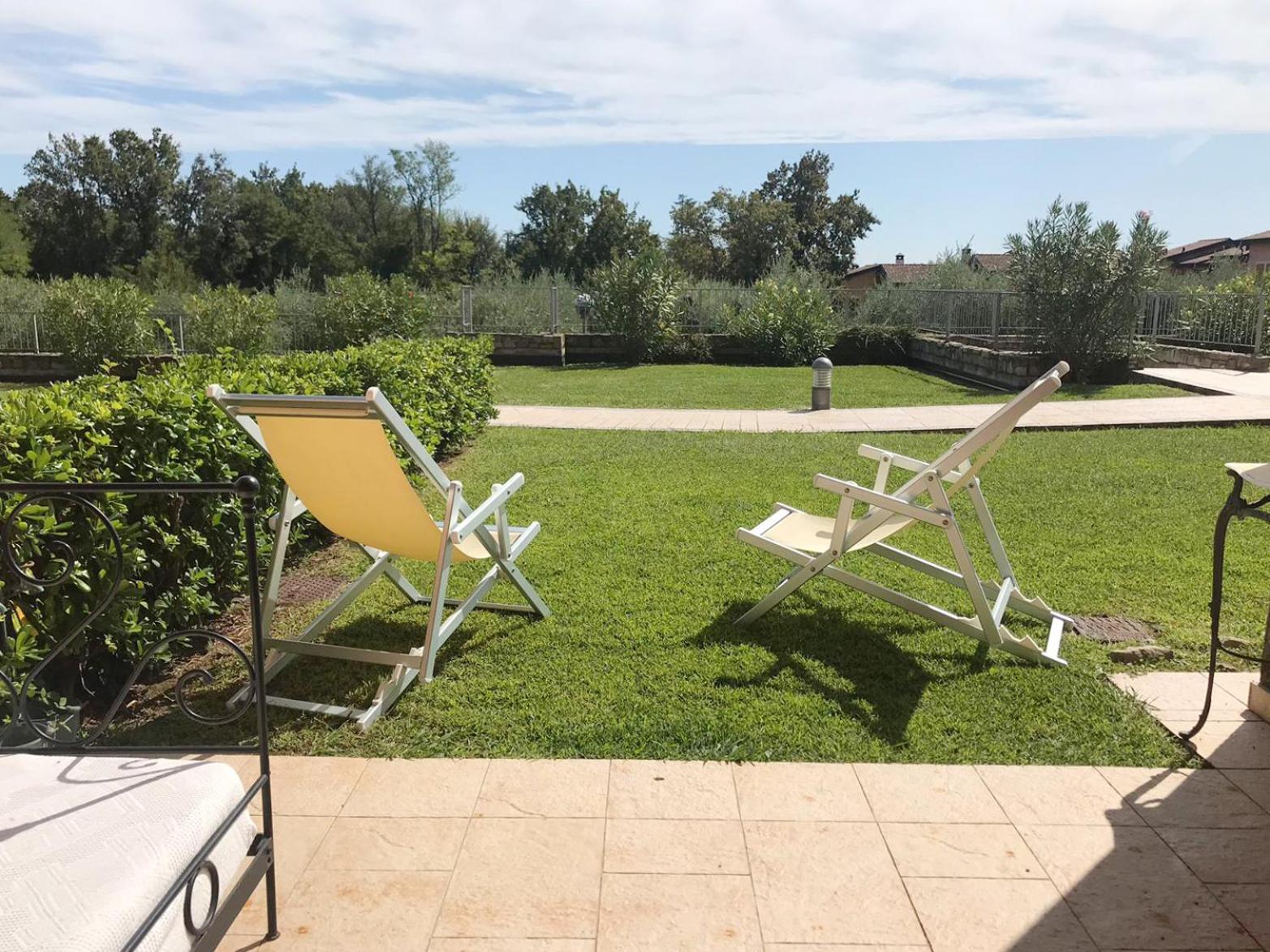 The Flowers - Apartments With Private Garden In Residence With Pool Manerba del Garda Exterior foto
